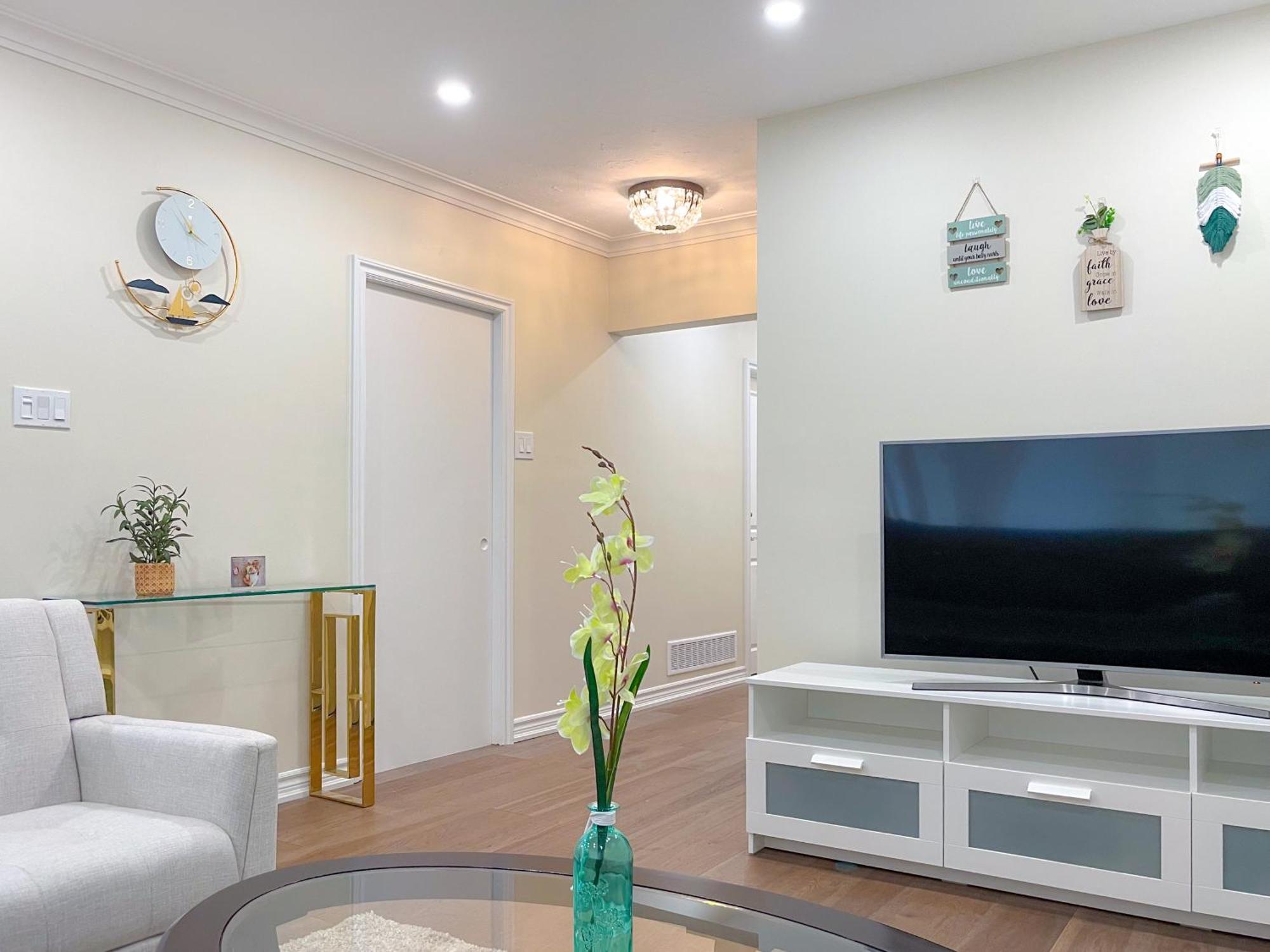 דירות טורונטו Newly-Renovated 3Br House, 12 Minutes To Airport מראה חיצוני תמונה