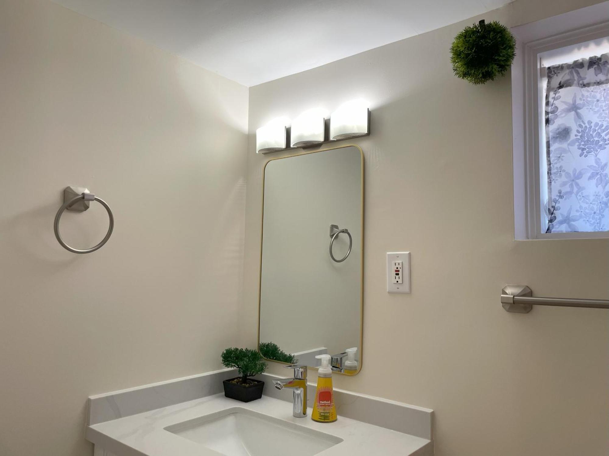 דירות טורונטו Newly-Renovated 3Br House, 12 Minutes To Airport מראה חיצוני תמונה